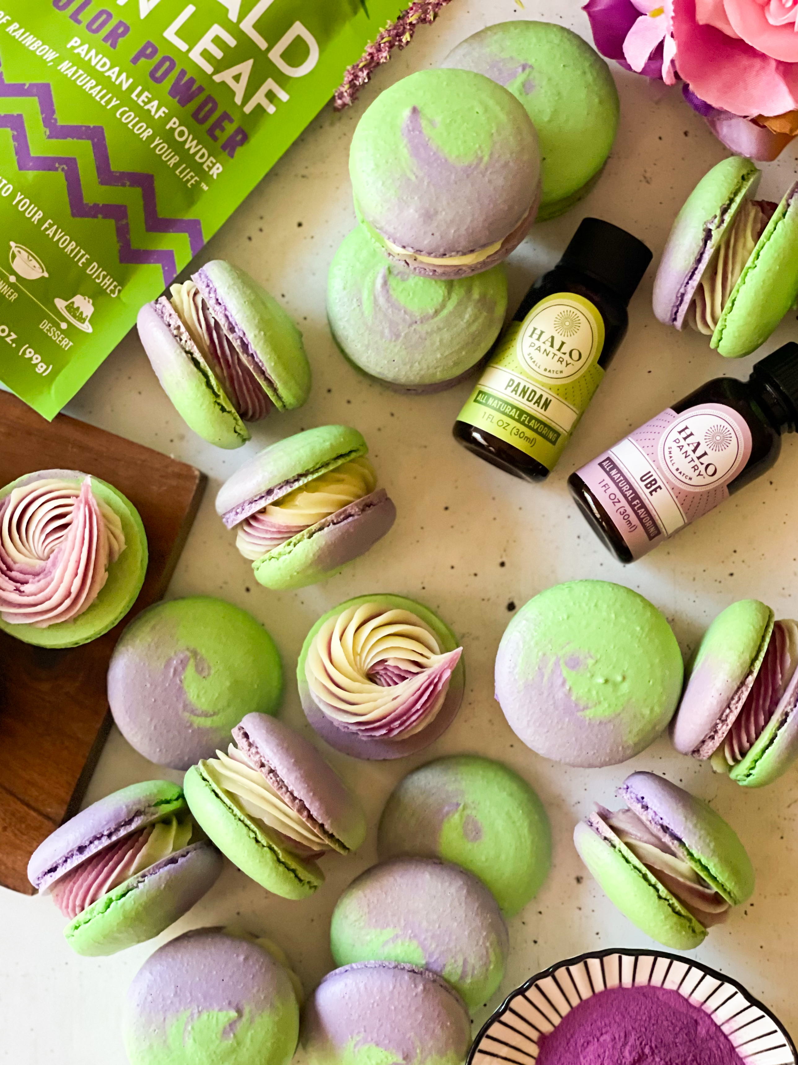 Ube pandan macarons