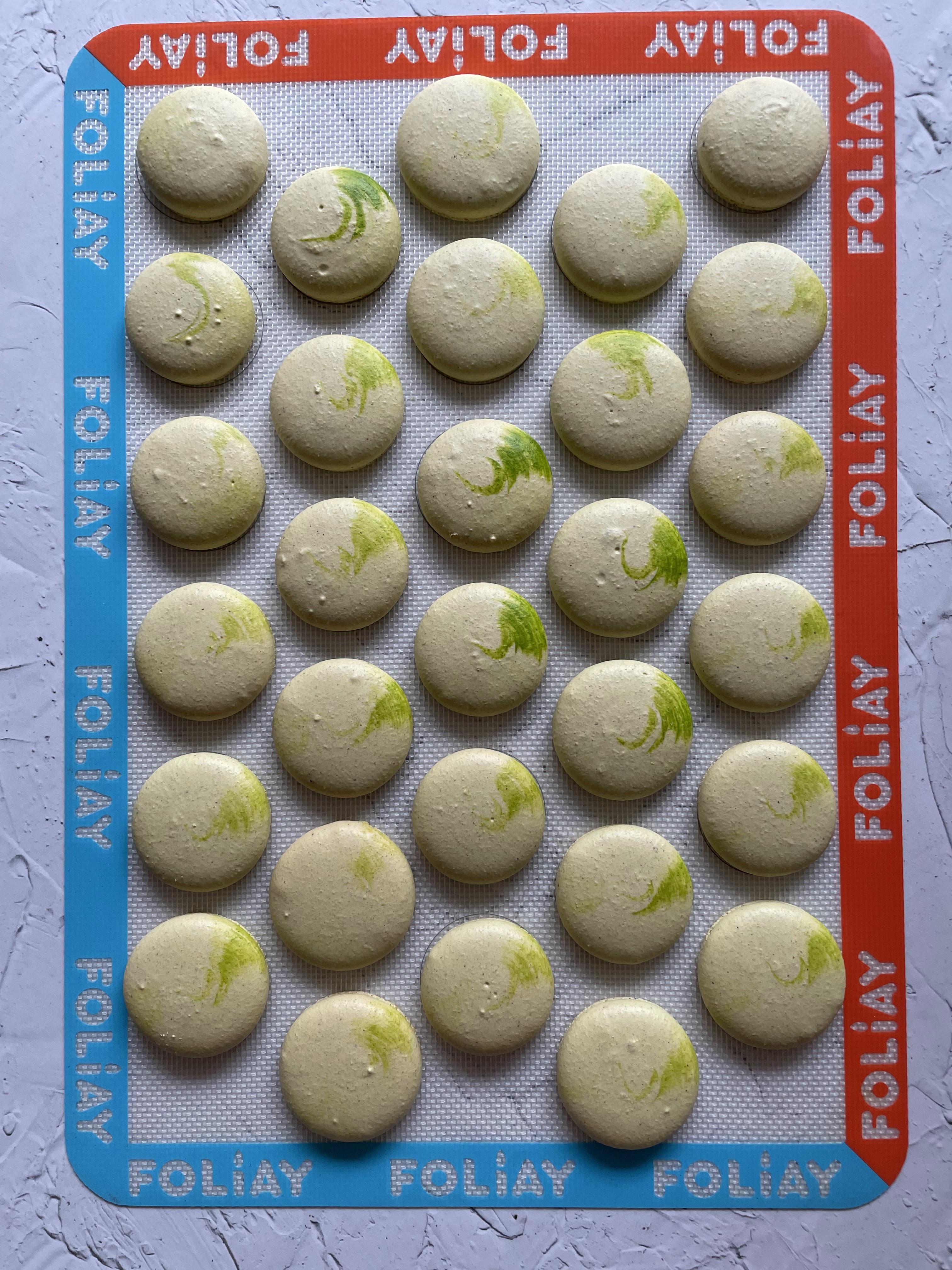 Spiced macaron shells