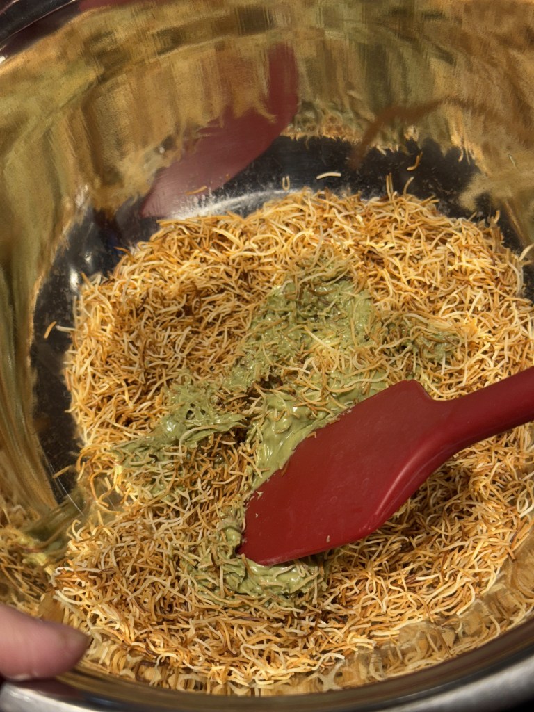 Add in pistachio cream into Kataifi