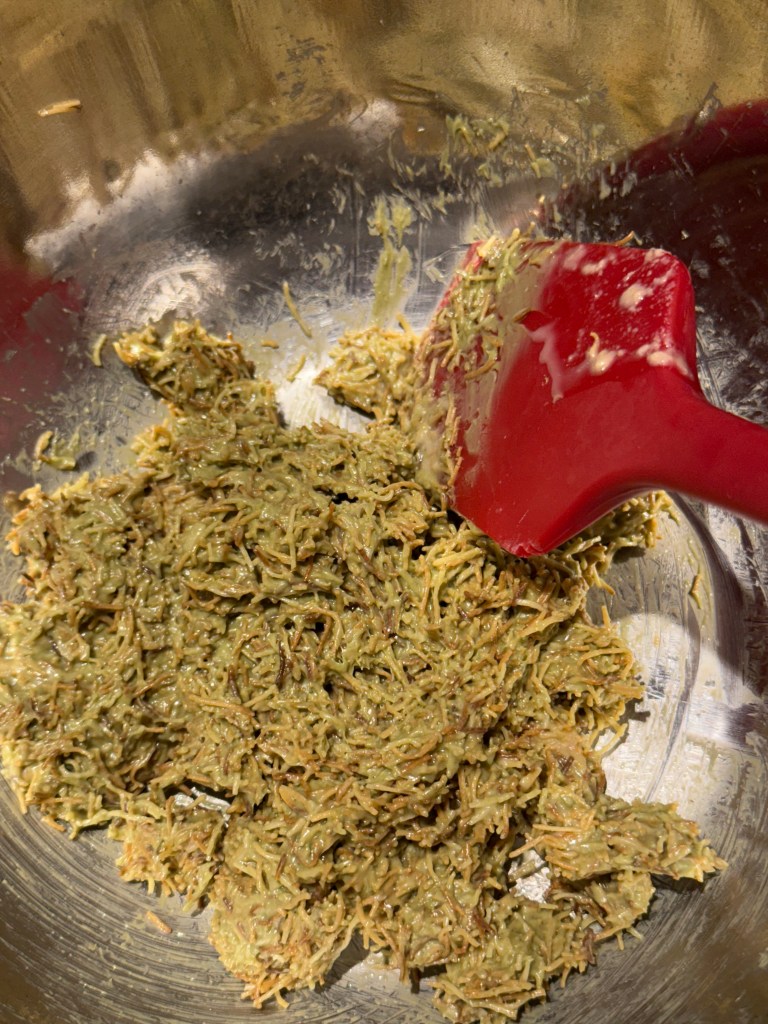 Add in pistachio cream into Kataifi