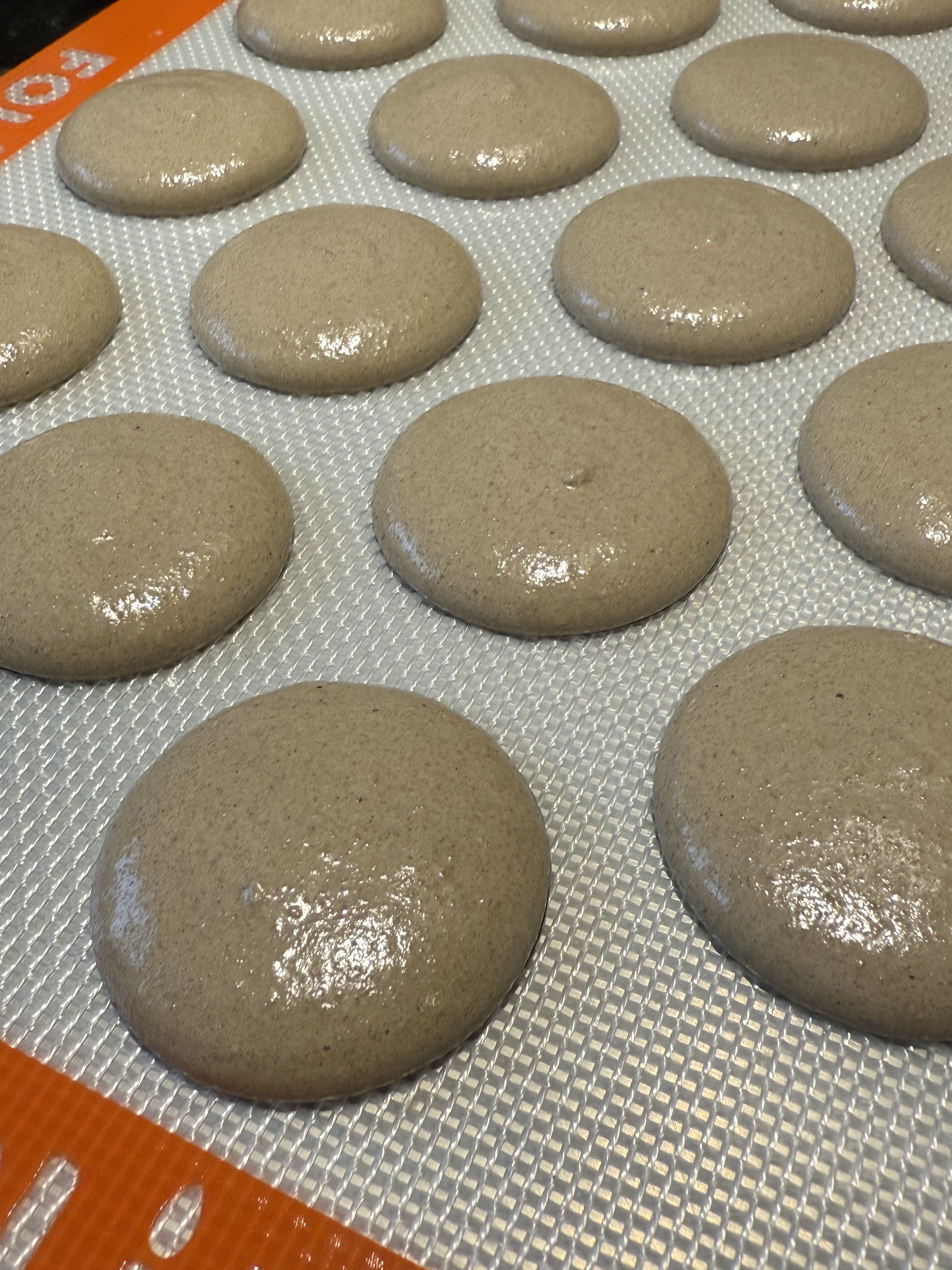 Oolong macaron shells 