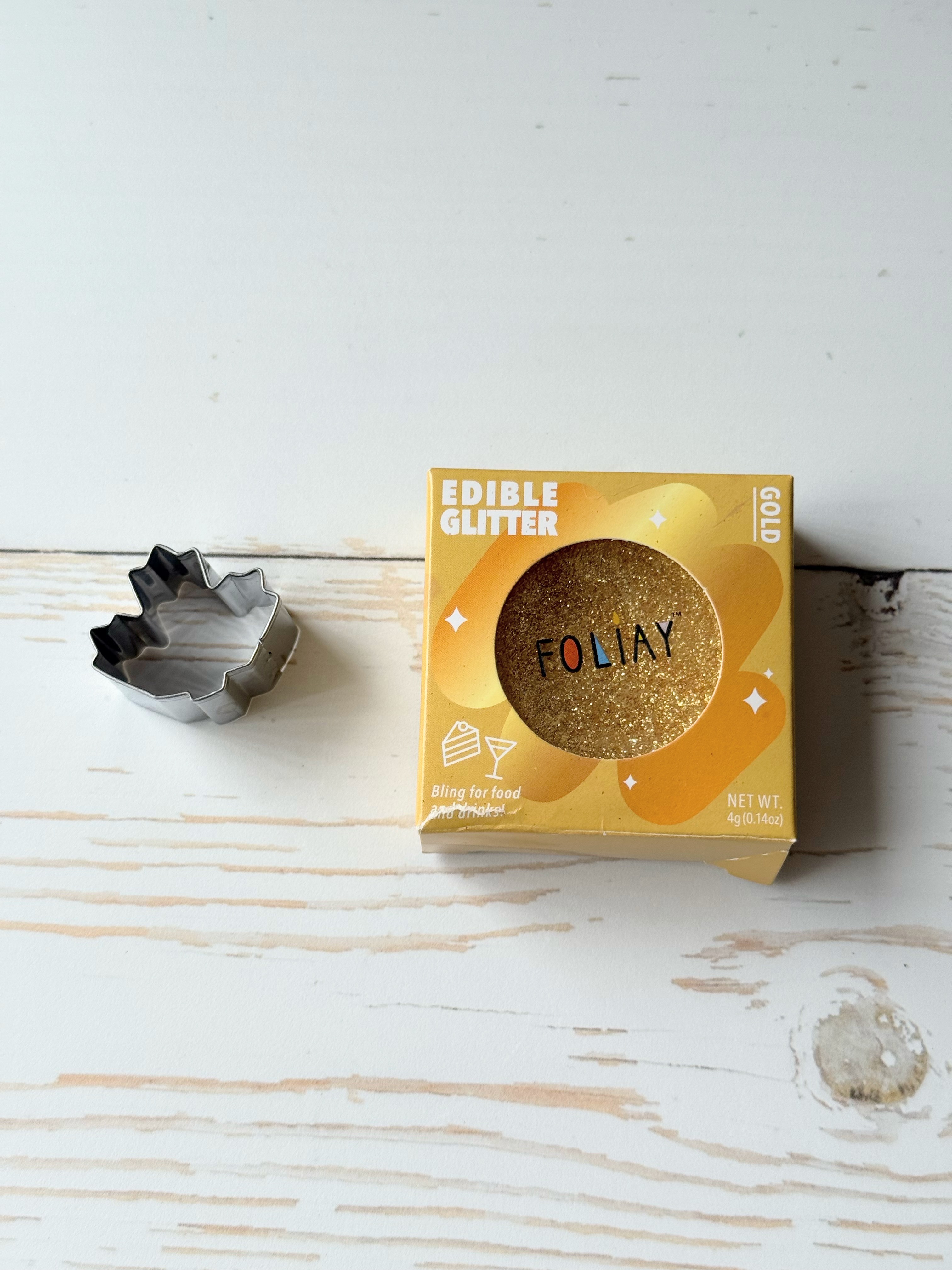 Maple leaf cookie cutter, Foliay gold edible glitter