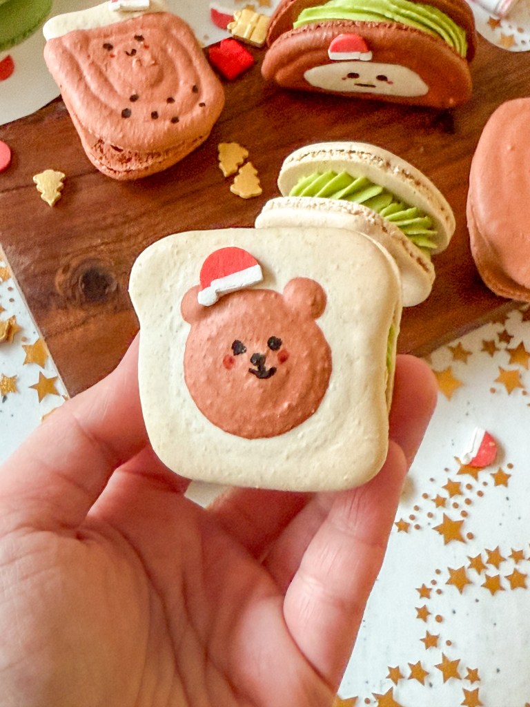 Bread bear macaron