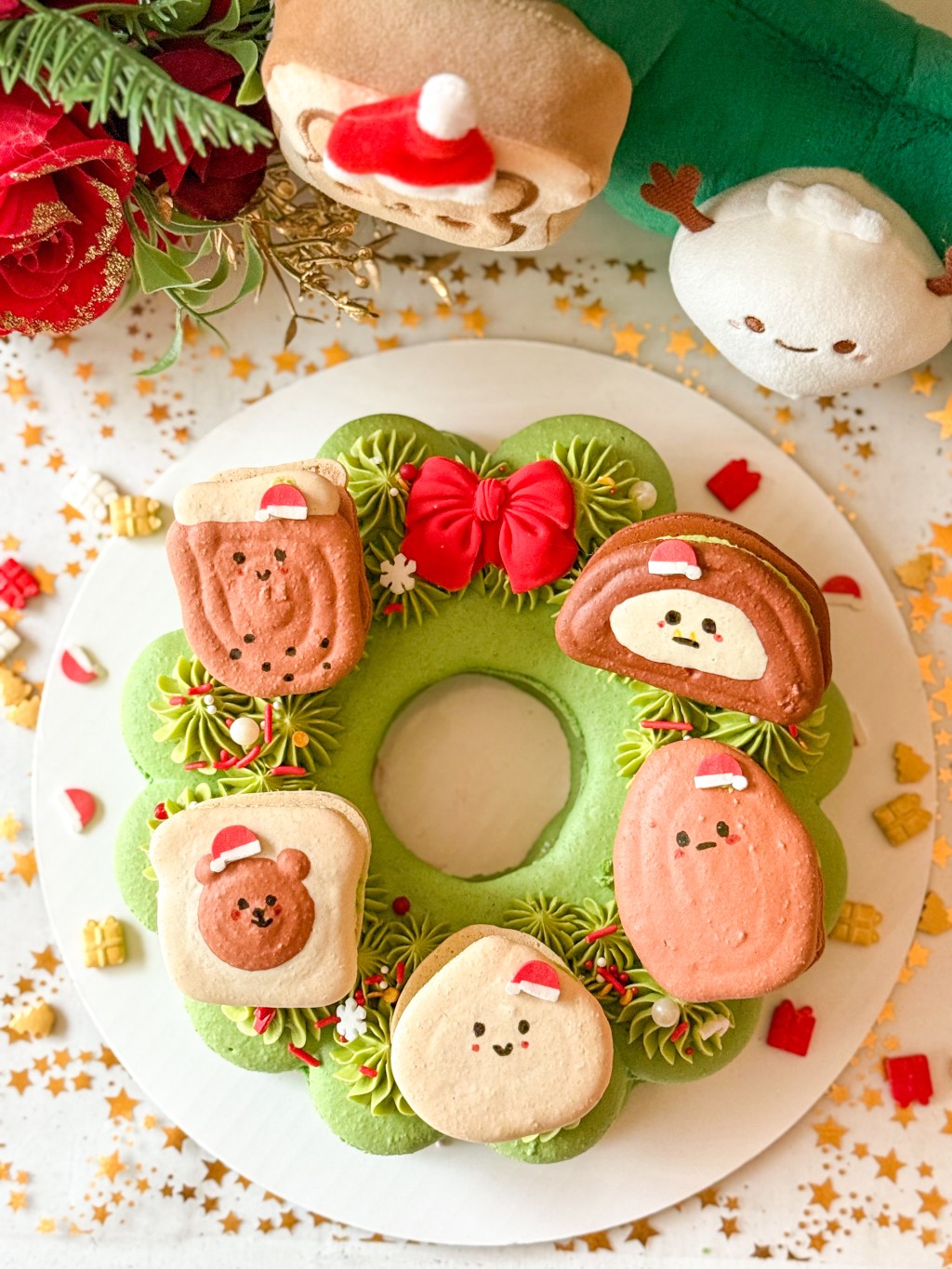 Matcha Wreath Macarons with Character&nbsp;Macarons