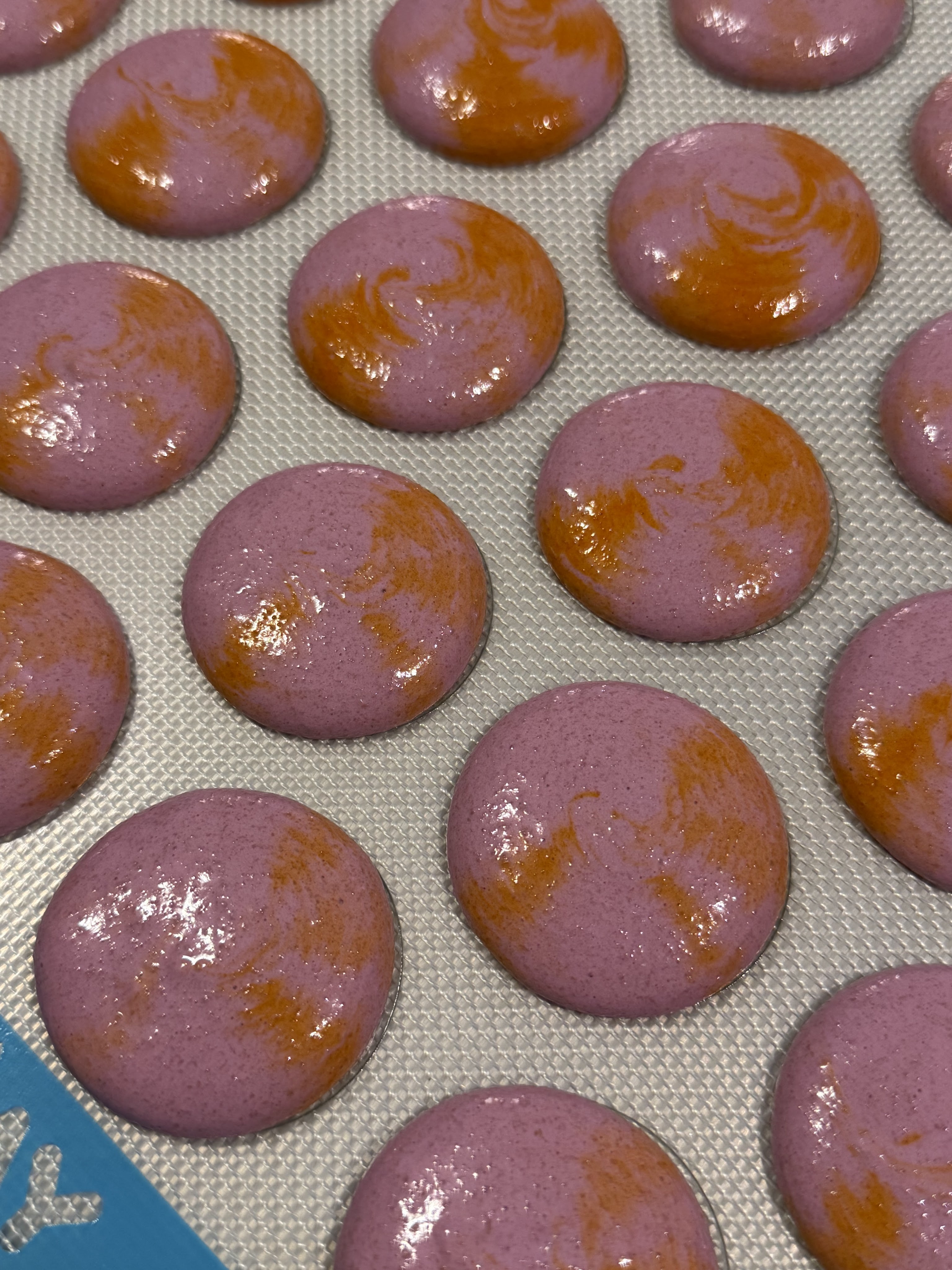 Tie dye macaron shells