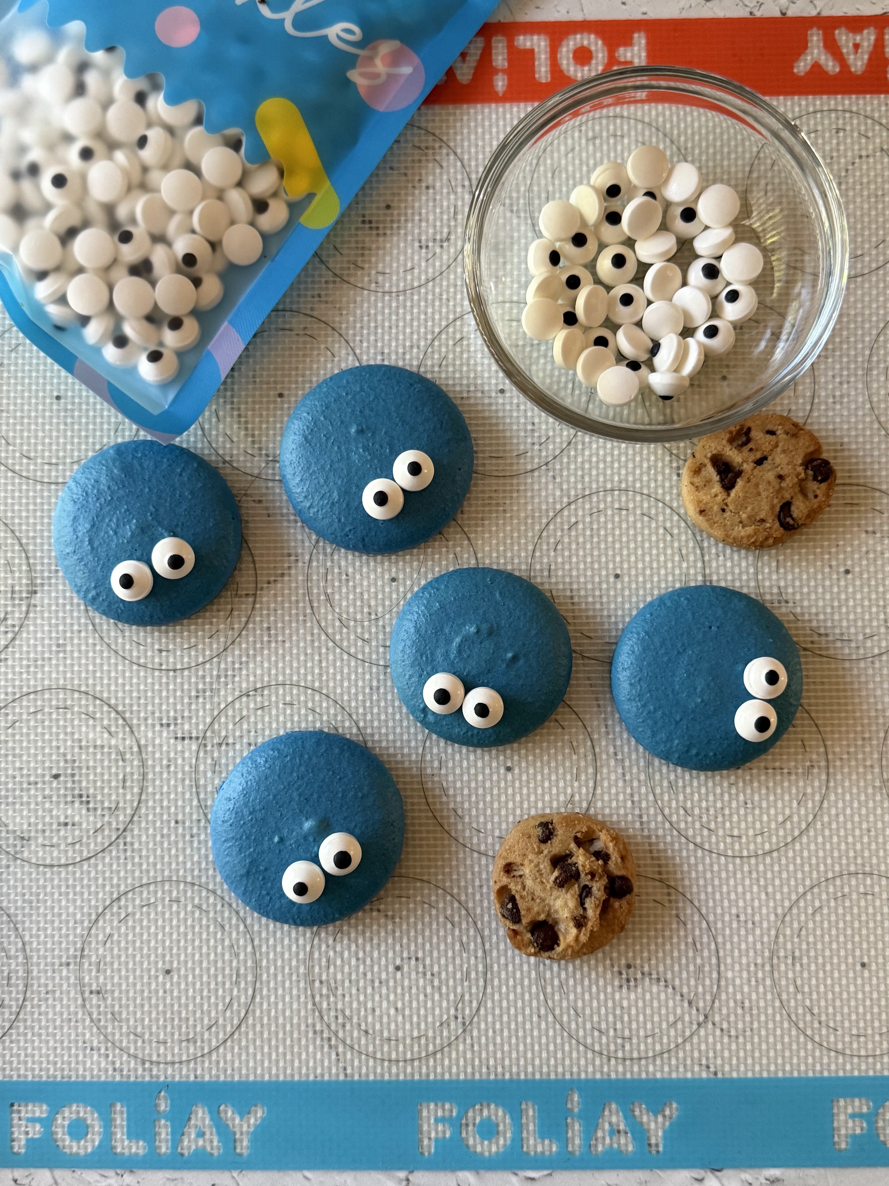 Cookie Monster Macarons Foliay eye ball sprinkies