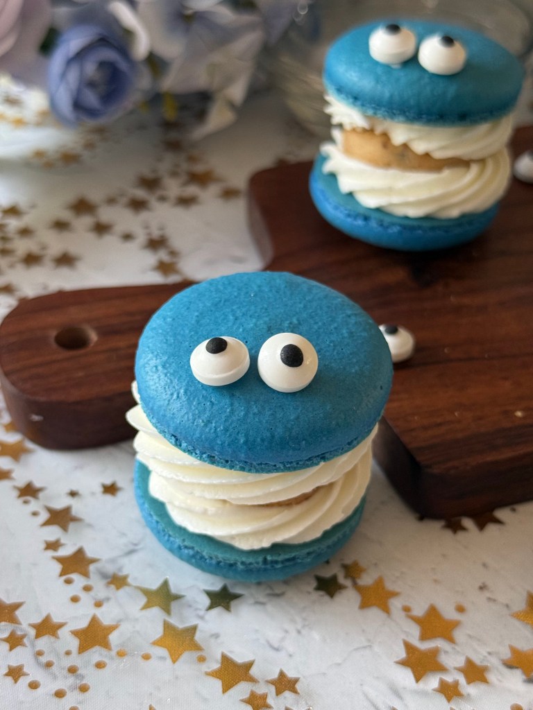 Cookie Monster Macarons
